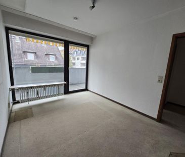 Aktuell in Renovierung - Gut geschnittene 2-Zi. Wohnung mit Balkon! - Foto 1