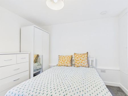 4 bedroom property to rent - Photo 4