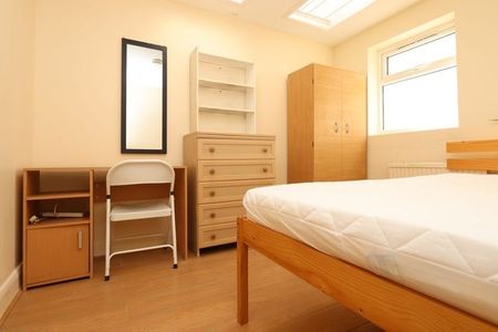 Room in a Shared Flat, Roman Road, E3 - Photo 2