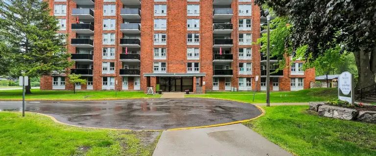 Governor House East & West Apartments | 351, 361, 369 London Road, Sarnia - Photo 1