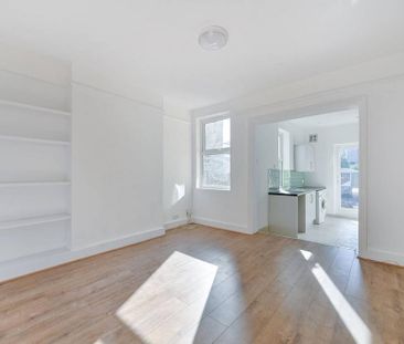 3 bedroom flat to rent - Photo 1