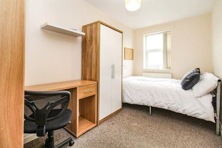4 bedroom apartment to rent - Photo 3