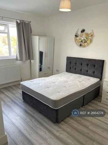 1 bedroom in a house share to rent - Photo 3