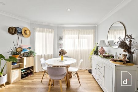 Charming Two Bedroom Villa In Convenient Location - Photo 2