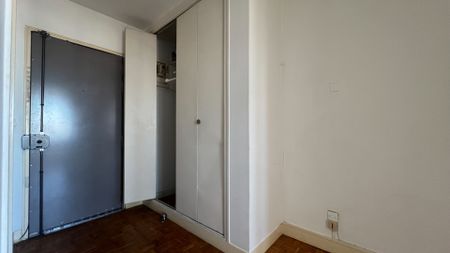 Appartement a louer Paris - Loyer €950/mois charges comprises ** - Photo 5