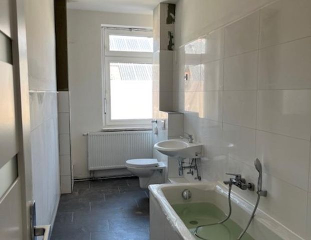 Top sanierte 2 und 3 - Raum Wohnungen zentral gelegen - Photo 1