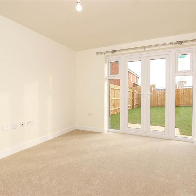 2 bedroom end of terrace house to rent - Photo 1