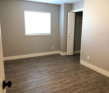 Beautiful Executive 4 Bedroom Home – Ladysmith TENANT PENDING - Photo 6