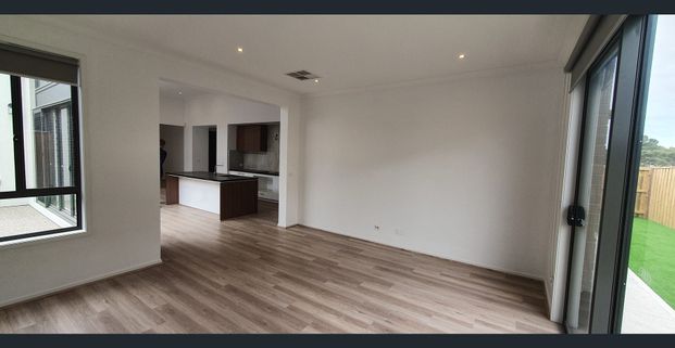 When First Impressions Count - Alamanda School Zone! - Photo 1