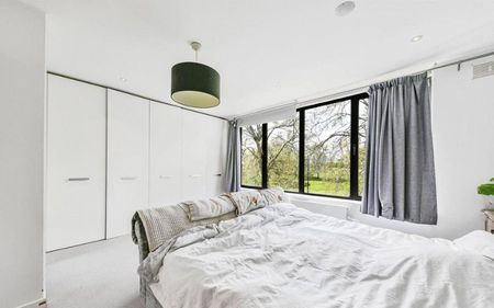 Meadowbank, Primrose Hill - Photo 2