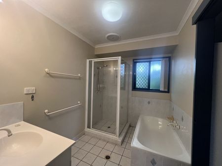 LOVELY HOME IN A QUIET FAMILY FRIENDLY AREA - Photo 3