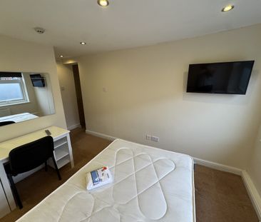 East Parade, Heworth - P10537 - Photo 6