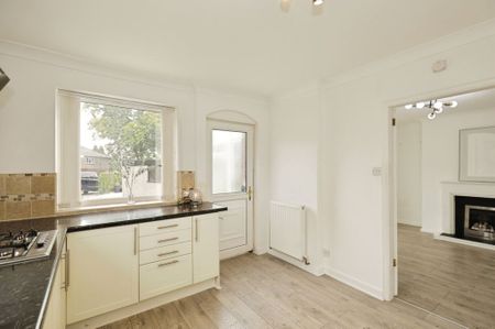 St Andrew's Crescent - Photo 2