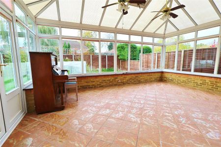 5 bedroom detached house to rent - Photo 2