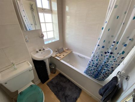 2 bedroom semi-detached house to rent - Photo 3