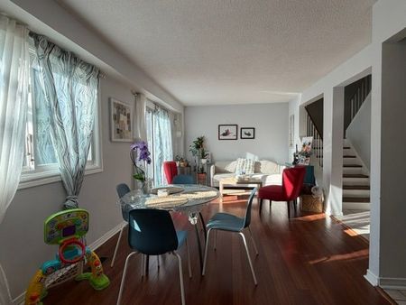 For Lease - 10 Juliana Square, Brampton, Ontario - Photo 4