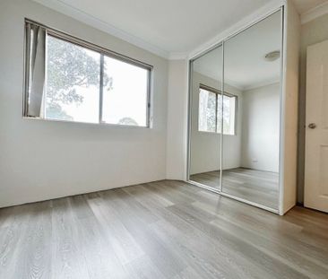 Spacious Open Plan neat & Tidy Two Bedroom Unit! - Photo 3