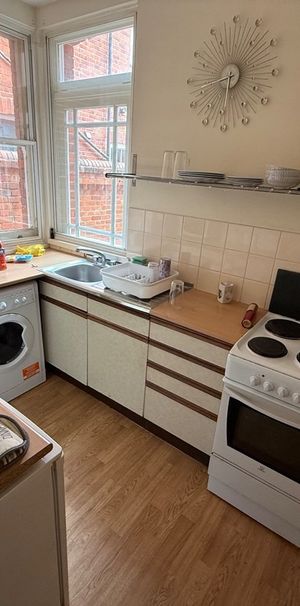 Studio Flat, New Road, RG1 - Photo 1