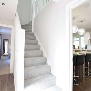 🌟Premium Off-Suite Shower Room🌟 Bedroom B - Photo 3