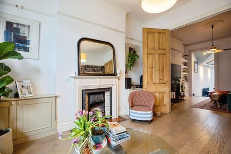 4 Bed Semi-Detached House, Ramsden Road, SW12 - Photo 3