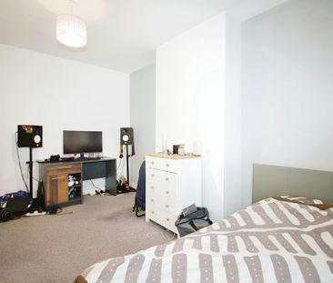 4 bedroom terraced house to rent - Photo 5