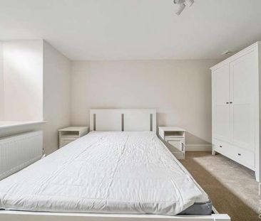 Grosvenor Road, Aldershot, GU11 - Photo 1