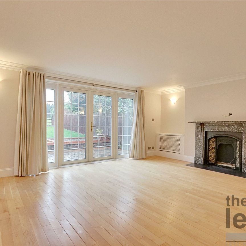 Burnt Farm Ride, Enfield, Middlesex, EN2 9DZ - Photo 1