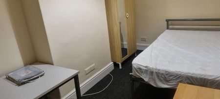 4 bedroom terraced house to rent - Photo 3
