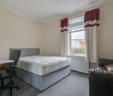 2 bedroom ground floor flat to rent - Photo 1