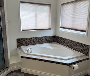 For Lease - 16 Edenvalley Road, Brampton, Ontario - Photo 4