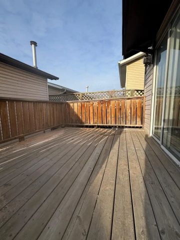 Spacious & Bright 3 Bedroom Full House w/ Backyard, Deck & HUGE Garage! — 23 Whitehaven Road NE - Photo 5
