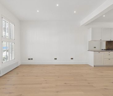 3 bedroom end of terrace house to rent - Photo 2