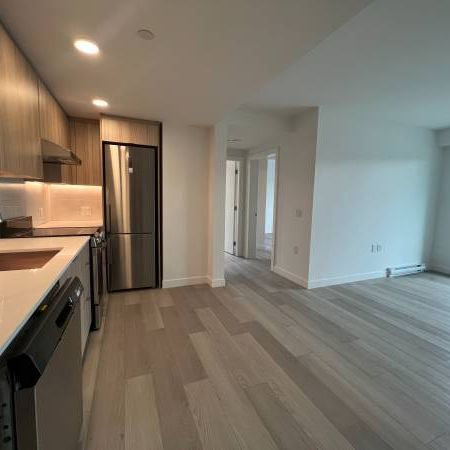 Newly Built 3 Bedroom, 2 Bathroom, Pet Friendly, Rooftop Lounge & More - Photo 1