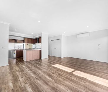 Modern 4-Bedroom Townhouse in Prime Location - Photo 1