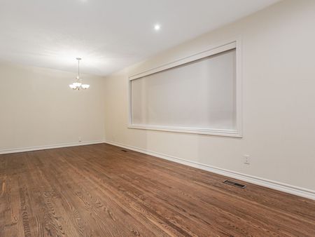 For Lease - 5 Rochelle Crescent, Toronto, Ontario - Photo 2