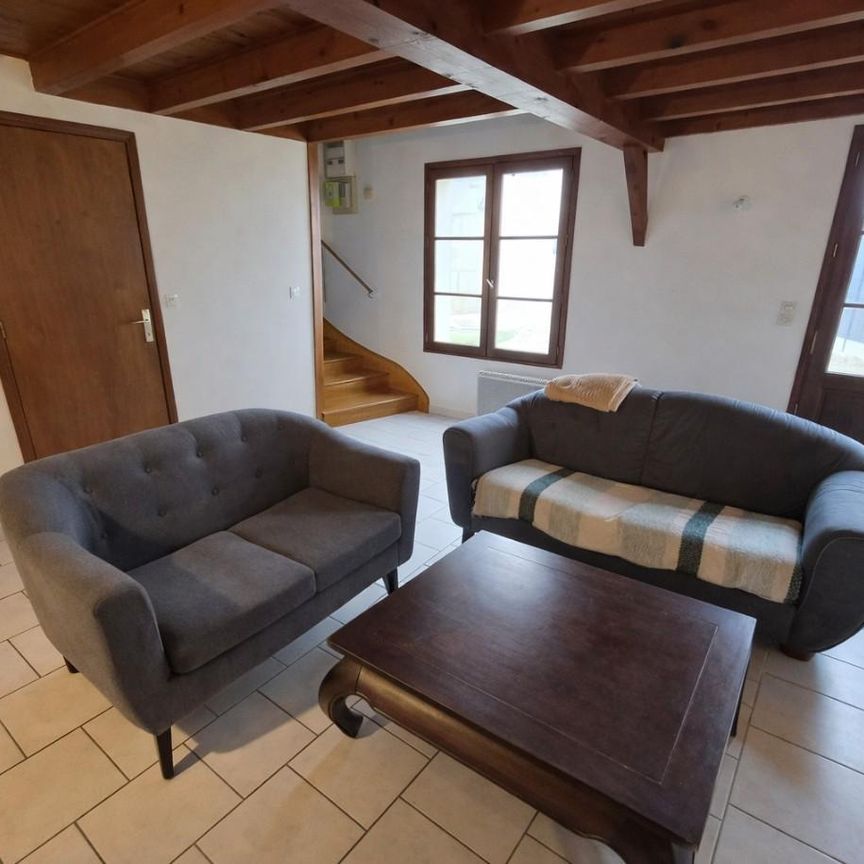 Location Maison 2 pièces 37m² CHAMPIGNY SUR VEUDE 37120 - Photo 1