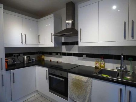 St Lawrence Road, Upminster, RM14 - Photo 3