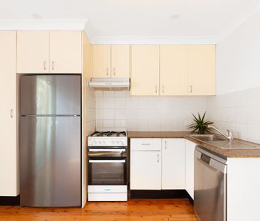 Charming 3-Bedroom Terrace in the Heart of Darlinghurst - Photo 4