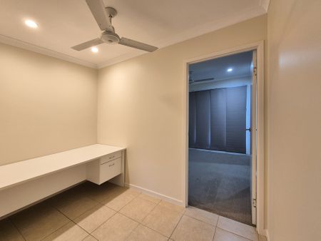 3 Bedroom Executive Family Home ! - Photo 4