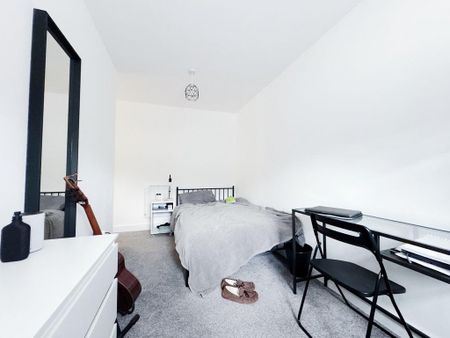 3 bedroom flat to rent - Photo 2