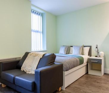 1 bedroom in a flat share to rent - Photo 1