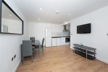 2 bedroom flat to rent - Photo 2