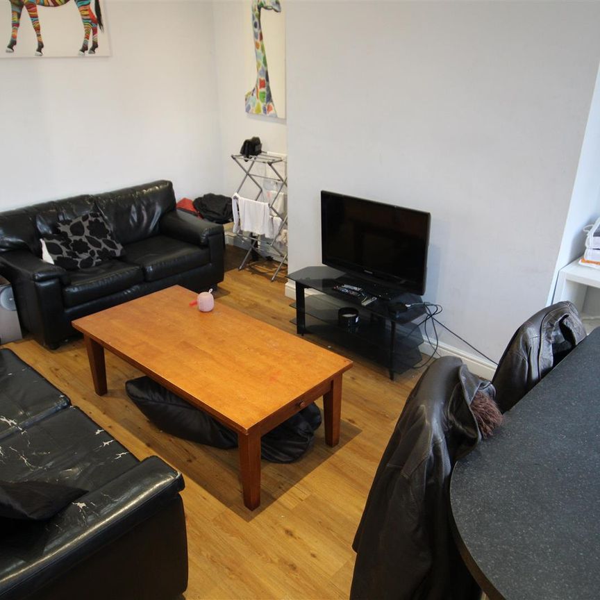 Wrangthorn Terrace, Hyde Park, LS6 1HH, Leeds - Photo 1
