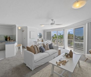 North-east facing beachside apartment with double parking - Photo 5