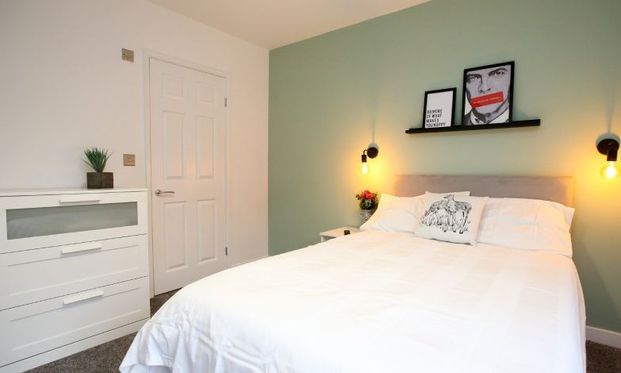 6 Bed All Ensuite Professional HMO - Photo 1