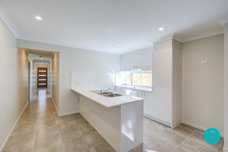 1 7/Brooklyn Close, Park Ridge QLD 4125 - House For Rent | Domain - Photo 3