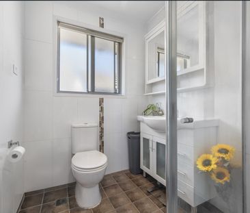 Spacious lounge and Gas cooking! - Photo 5