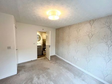 Semi-detached house to rent on - Photo 4