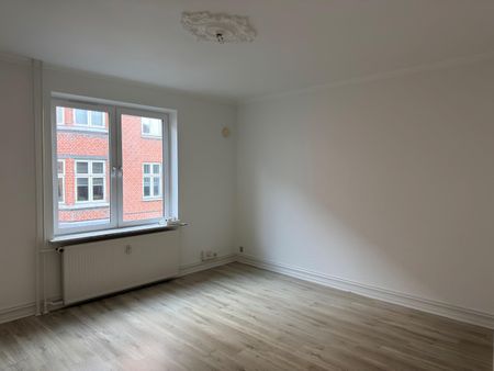 <b>Charmerende 3-værelses lejlighed på 74 m² – centralt beliggende i Aalborg</b><br> - Foto 2