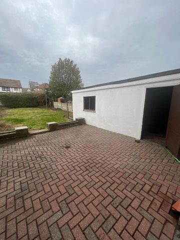 4 bedroom semi-detached house to rent - Photo 4